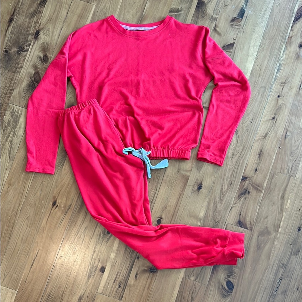Cozy Red Lounge Set - Picture 1 of 3